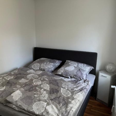 Schöne kleine Wohnung mit Terrasse Nähe Centro Oberhausen  Exterior foto